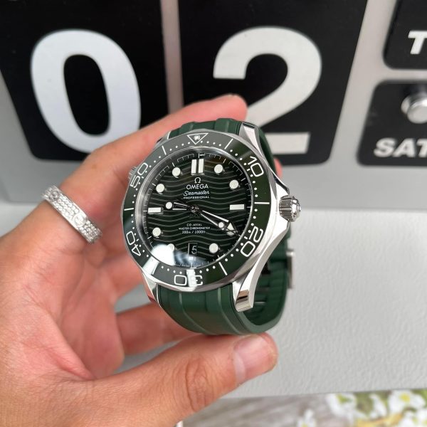 Đồng Hồ Omega SeaMaster Rep 1:1 Green Dial Dây Cao Su